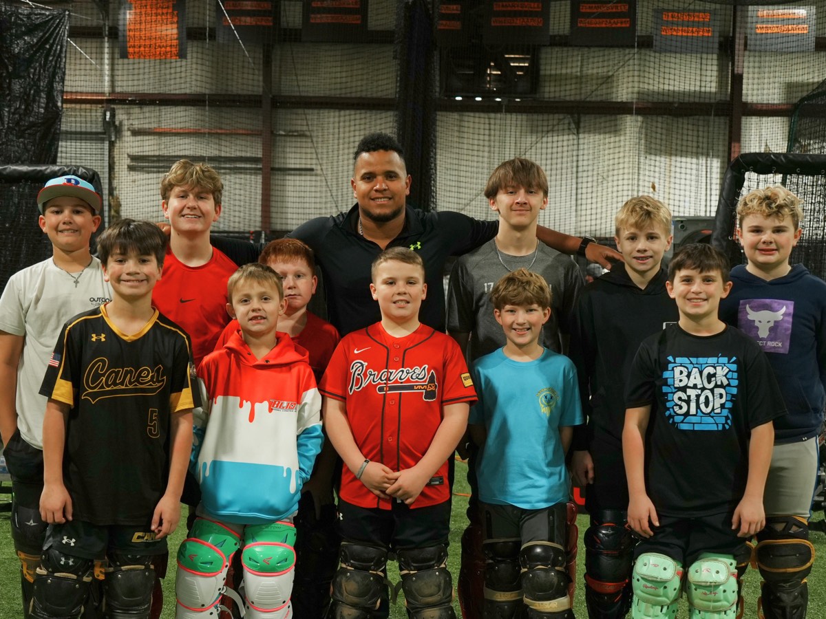Group of developing catchers with Coach Andrés after a CATCHPRO clinic